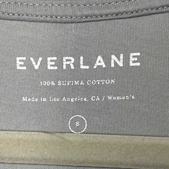Everlane women’s v neck supima cotton tee shirt sage green - Picture 2 of 4